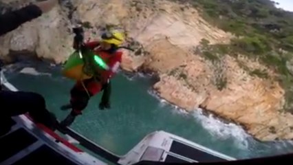 Rescate de 22 personas atrapadas en una cueva en Xàbia