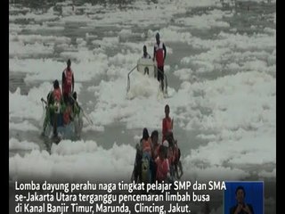 Lomba Perahu Naga Tingkat Pelajar di Banjir Kanal Timur Terganggu Limbah