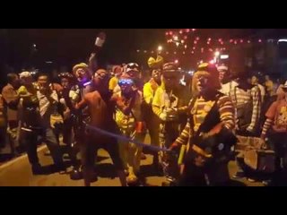 30小丑齐聚表演 鲁乃伯公街High翻天