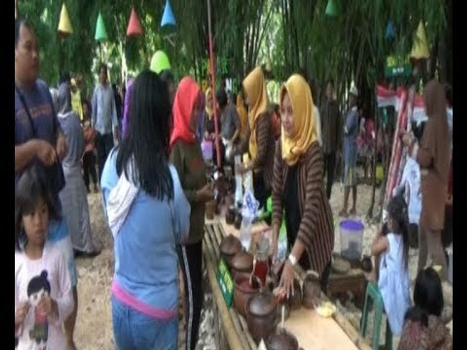 Pasar Sorgreng Bojonegoro Suguhkan Jajanan Tradisional, Transaksi Pakai Koin