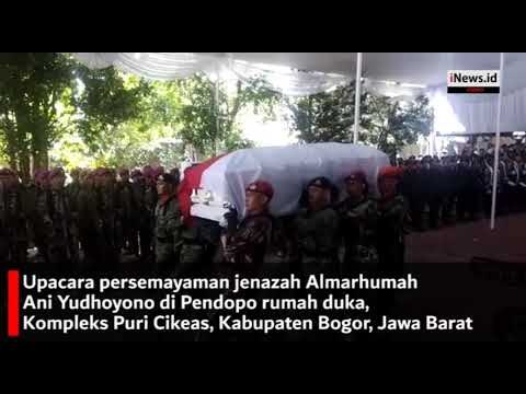 Upacara persemayaman jenazah Almarhumah Ani Yudhoyono di Pendopo rumah duka
