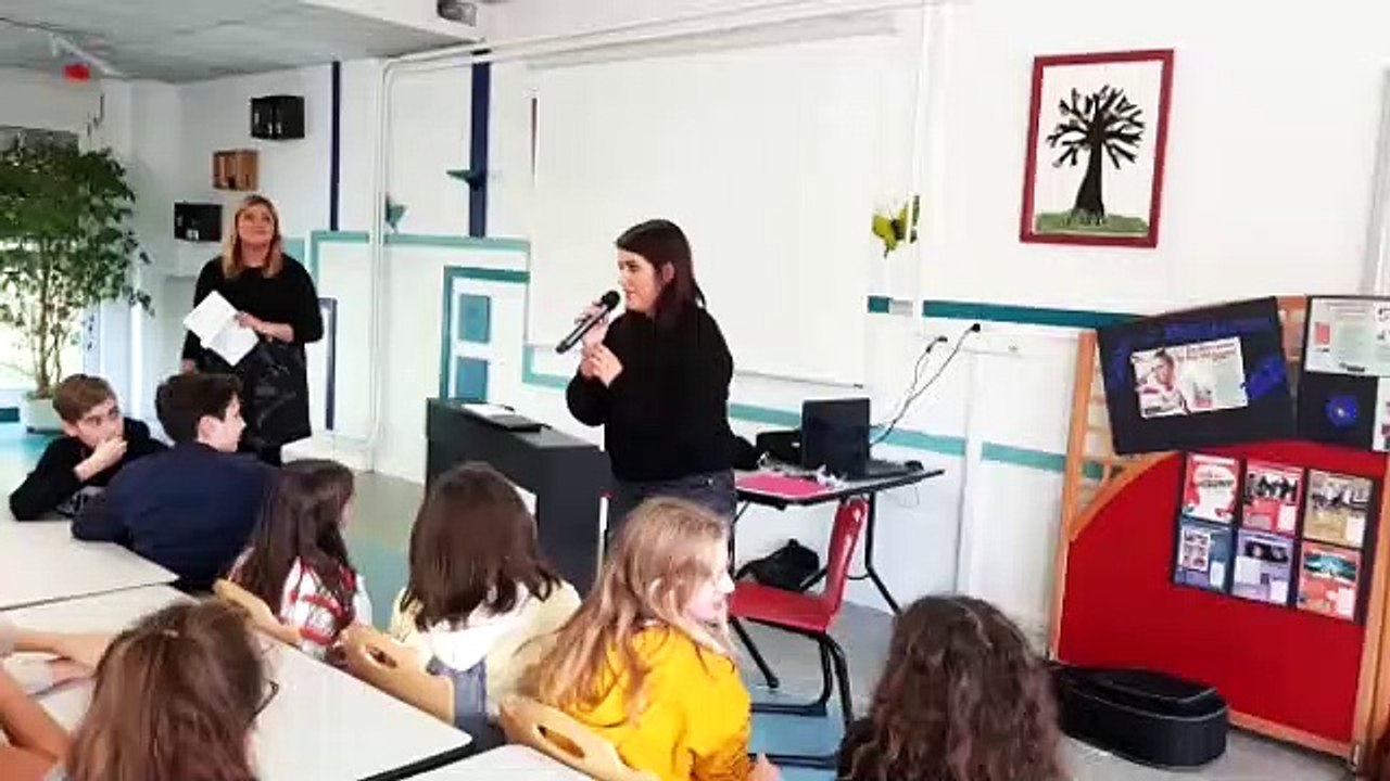 La chanteuse Marina D'Amico vient parler du harcèlement au collège de Cocheren