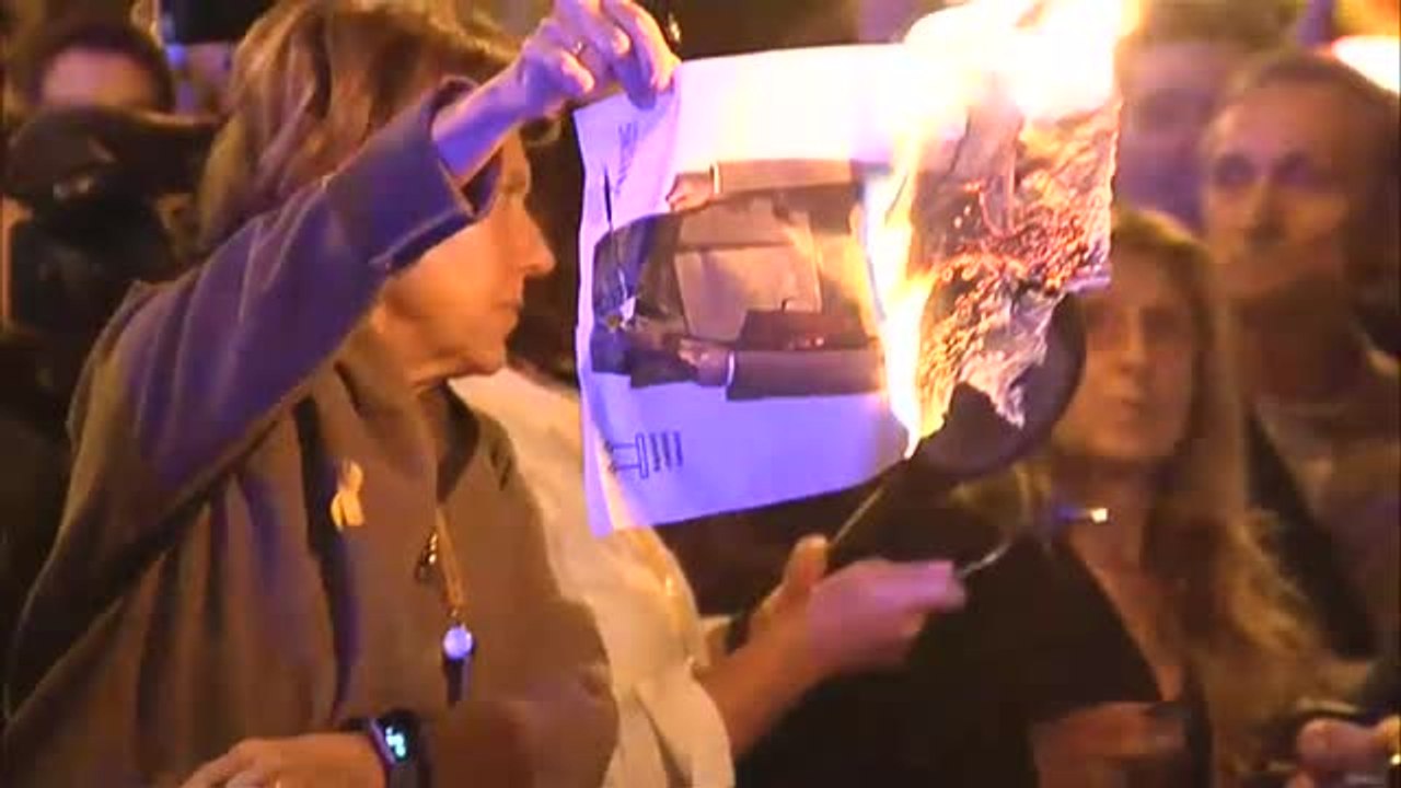 Miembros de ERC y JxCat acuden a las protestas contra el Rey en Barcelona