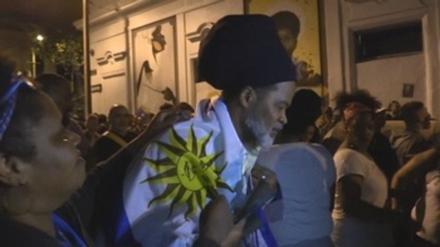 Carlinhos Brown deja en Uruguay un mensaje de unión latinoamericana a través del tambor