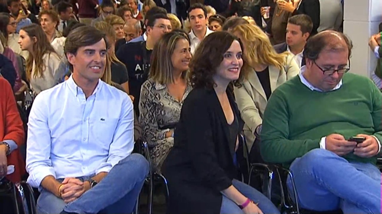 Dirigentes del PP siguen el debate desde la sede en Génova