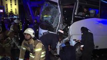 Beylikdüzü'nde kaza yapan polis aracındaki 2 memur yaralandı
