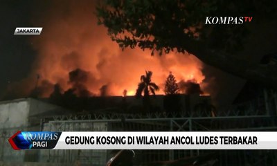 Gedung Kosong di Ancol Ini Ludes Terbakar