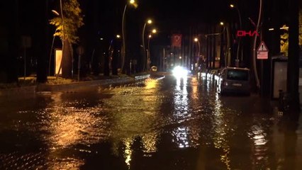 Sağanak yağış marmaris'te hayatı felç etti