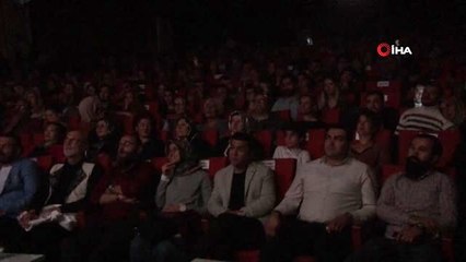 - Şafak Sezer'den tiyatrolar boş kalmasın çağrısı