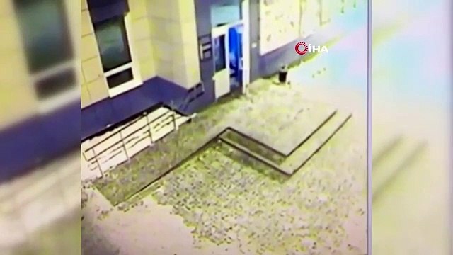 ATM fareleri, AVM'yi havaya uçurdu