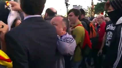 La realidad que los independentistas catalanes no quieren que veas: Mira lo 'pacíficos' que son los manifestantes