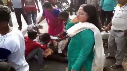 सड़क पर तड़प रहा था घायल युवक, एसपी ने अपनी गाड़ी से पहुंचाया अस्पताल