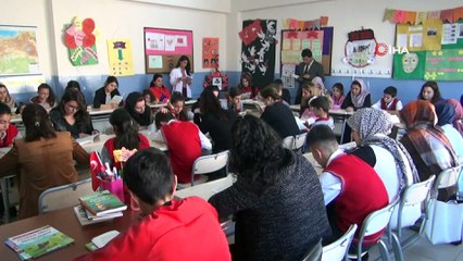 Şırnak’ta anneler, çocukları ile birlikte kitap okuyor