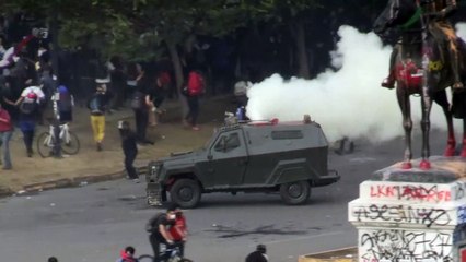 Chili: affrontements entre forces de l'ordre et manifestants pour la 3e semaine de contestation