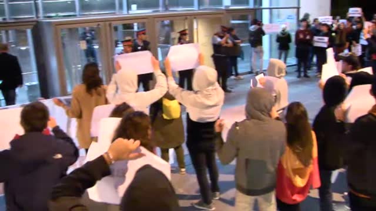 Gritos de "traidores" en un mitin de ERC en Girona