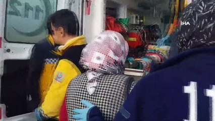 Cenazeye giden otomobil ile minibüs çarpıştı: 4 yaralı