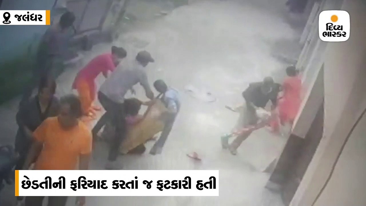 છેડતીનો વિરોધ કરતાં મા-દીકરીને ગલીમાં ખેંચી જઈન...