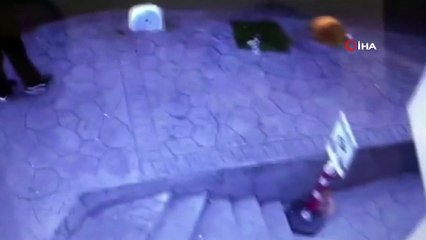 Beyoğlu’nda kapkaç anı kamerada