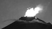 El volcán Popocatépetl vuelve a registrar una intensa actividad con explosiones y una larga columna de ceniz