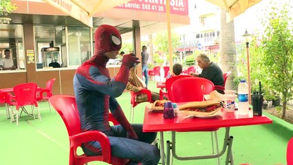 Antalyalılar sokaklarda dolaşan 'Örümcek Adam'ı sevdi - ANTALYA