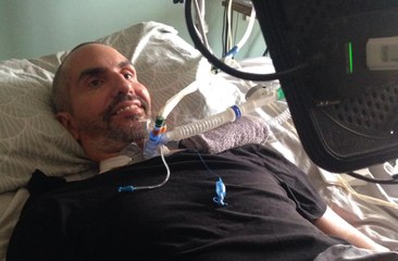 Atteint de la maladie de Charcot, ce rappeur réalise un album... grâce à ses yeux !