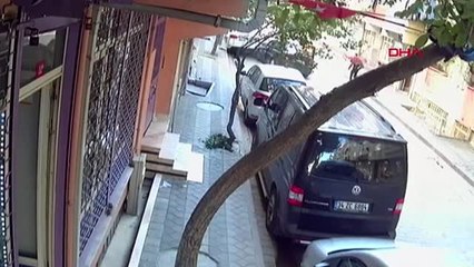 Sultangazi'de otomobilde gasp dehşeti kamerada