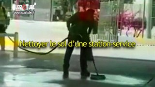 Nettoyer le sol d’une station-service