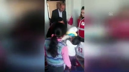 Türk Kızılayın giyecek yardımları çocukları ısıtacak - AĞRI