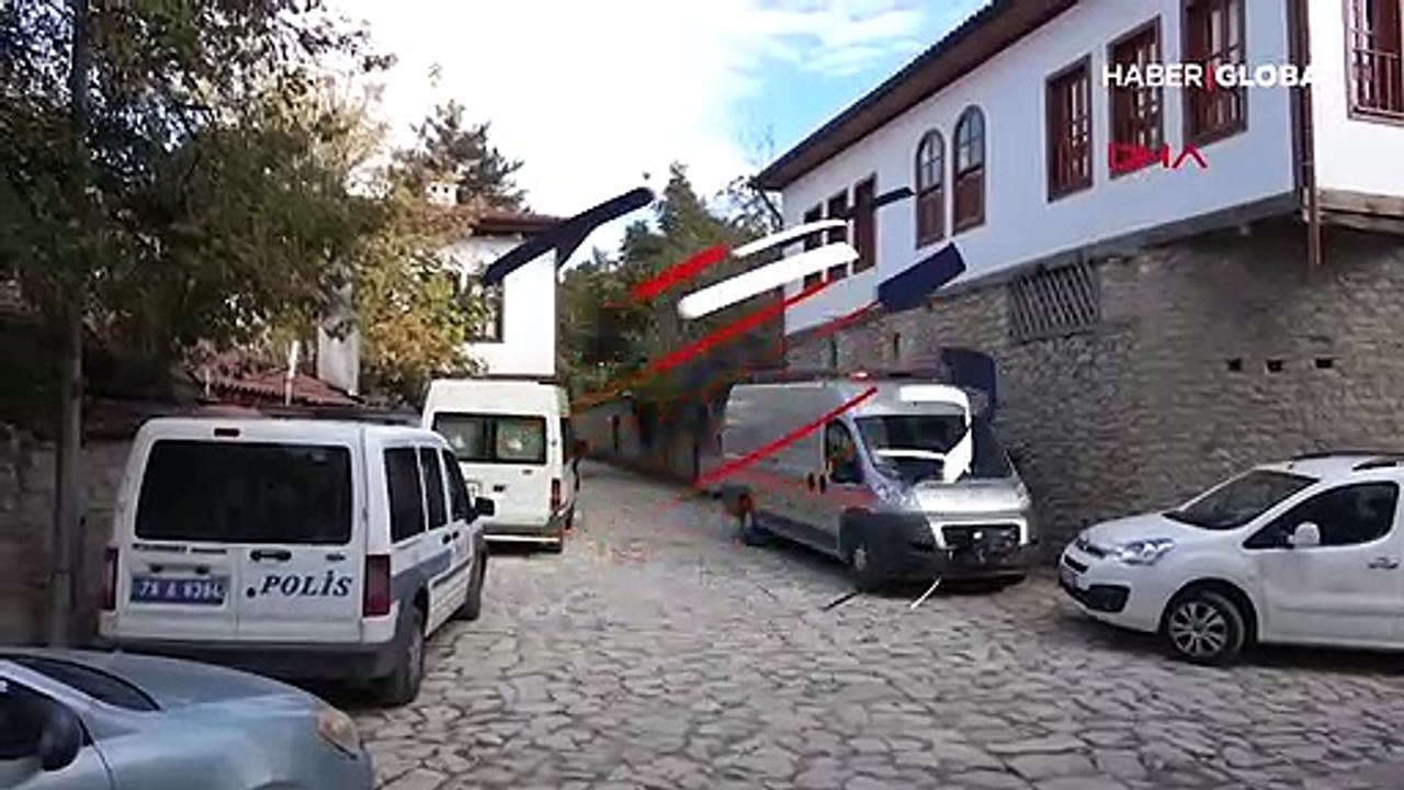 Yer Karabük... 12 Çinli turist ve bir Uygur Türkü hastanelik oldu