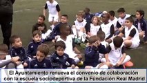 Dani Carvajal visita la Escuela sociodeportiva de la Fundación Real Madrid en Leganés