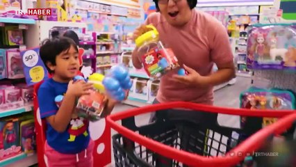 Küçük yaşta sosyal medya üzerinden para kazanan çocuklar tehlikede