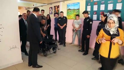 Yürüme engelli öğrenciye okulunda büyük sürpriz