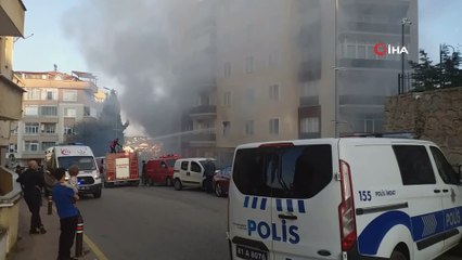 Apartmanda çıkan yangında mahsur kalan şahsı itfaiye kurtardı