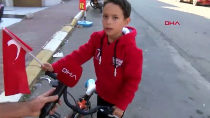 Yaşı küçük sevdası büyük! Helal sana çocuk...