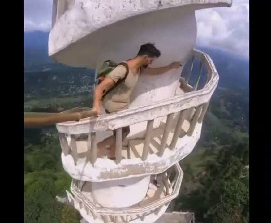 L'escalier le plus raide avec l'ascenseur