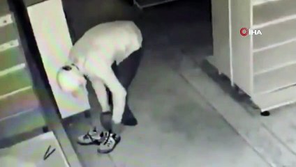 Camide büyük ahlaksızlık ! İmam farkedip polisi aradı