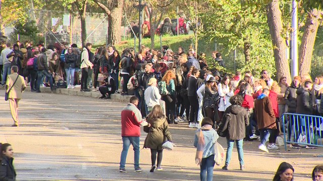 Miles de jóvenes acuden al casting de Operación Triunfo en Madrid