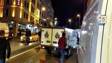 Fatih'te bir evde 2'si kadın 4 kişinin cesedi bulundu