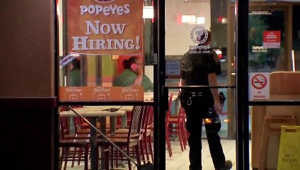 Armed mob demands Popeyes chicken sandwich