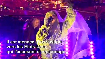 La rappeuse M.I.A. chante à Londres pour soutenir Julian Assange