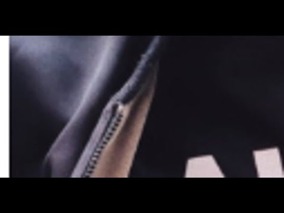 Sylvie Vartan « enragée » contre sa fille, un message vulgaire met le feu aux...