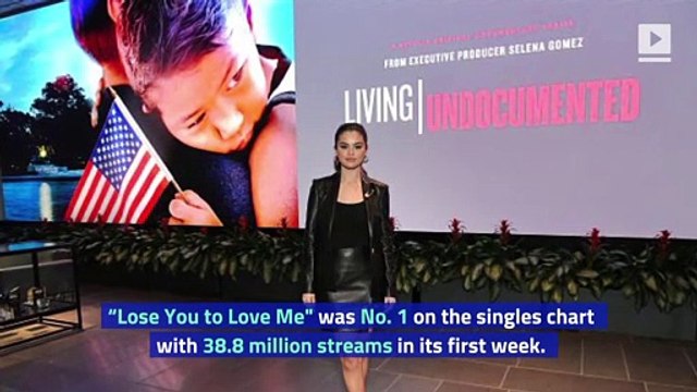 Selena Gomez tops 'Billboard' hot 100 for first time