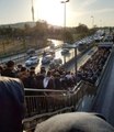 Altunizade metrobüs durağında yine izdiham yaşandı! Vatandaşlar sosyal medyadan tepki gösterdi