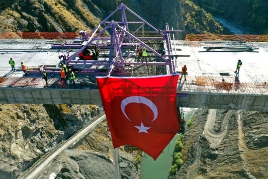 50 yıllık hayal gerçek oluyor! Türkiye'nin en yüksek köprüsü açılış için gün sayıyor