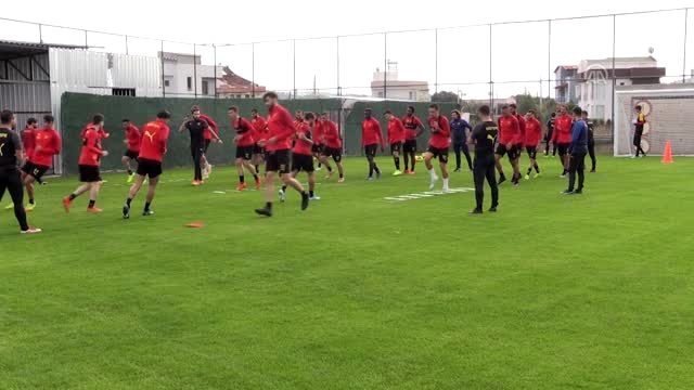 İlhan Palut: Her maça kazanmak için çıkan bir Göztepe olacak