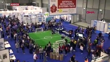 Robot futbolcular, insan rakiplerine karşı mücadeleye hazırlanıyor