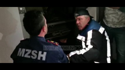 Ngeci në ashensor, 85-vjeçarit i rrezikohet jeta. Policia dhe emergjenca nuk përgjigjen