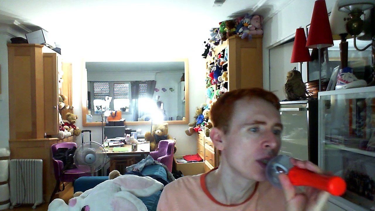 Wiwi égratigne "someday somewhere" de Demis Roussos