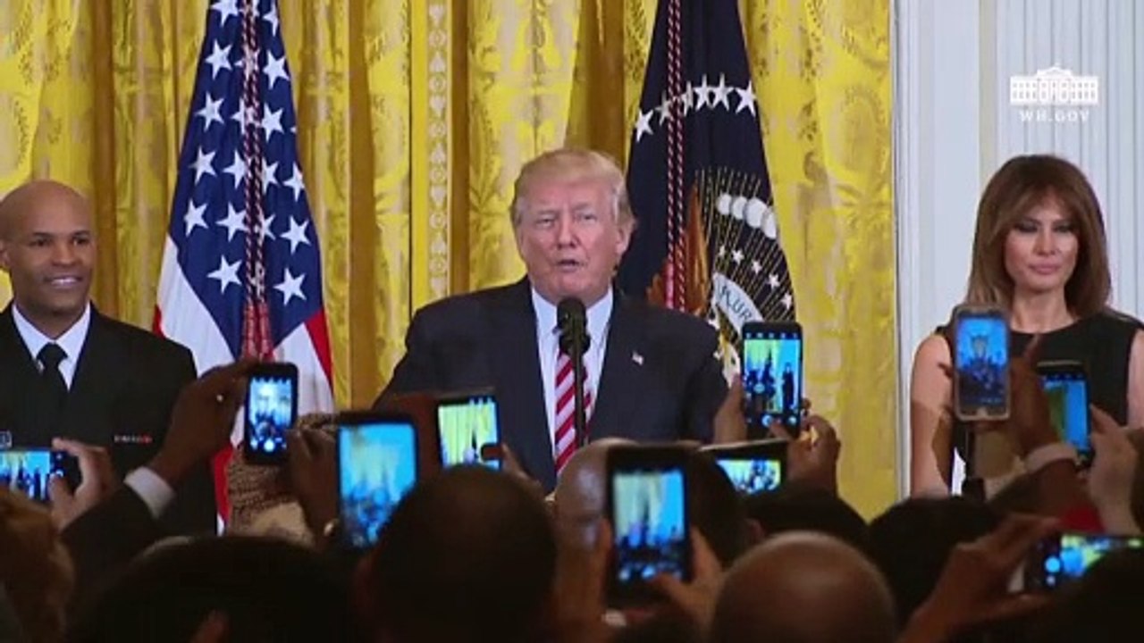 Un testigo clave rectifica en el 'impeachment' contra Trump