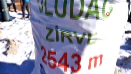 İlk karla birlikte Uludağ'ın zirvesine tırmandılar